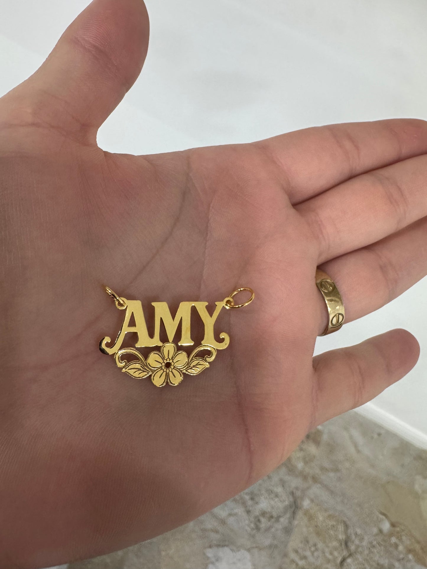 Dije nombre personalizado.