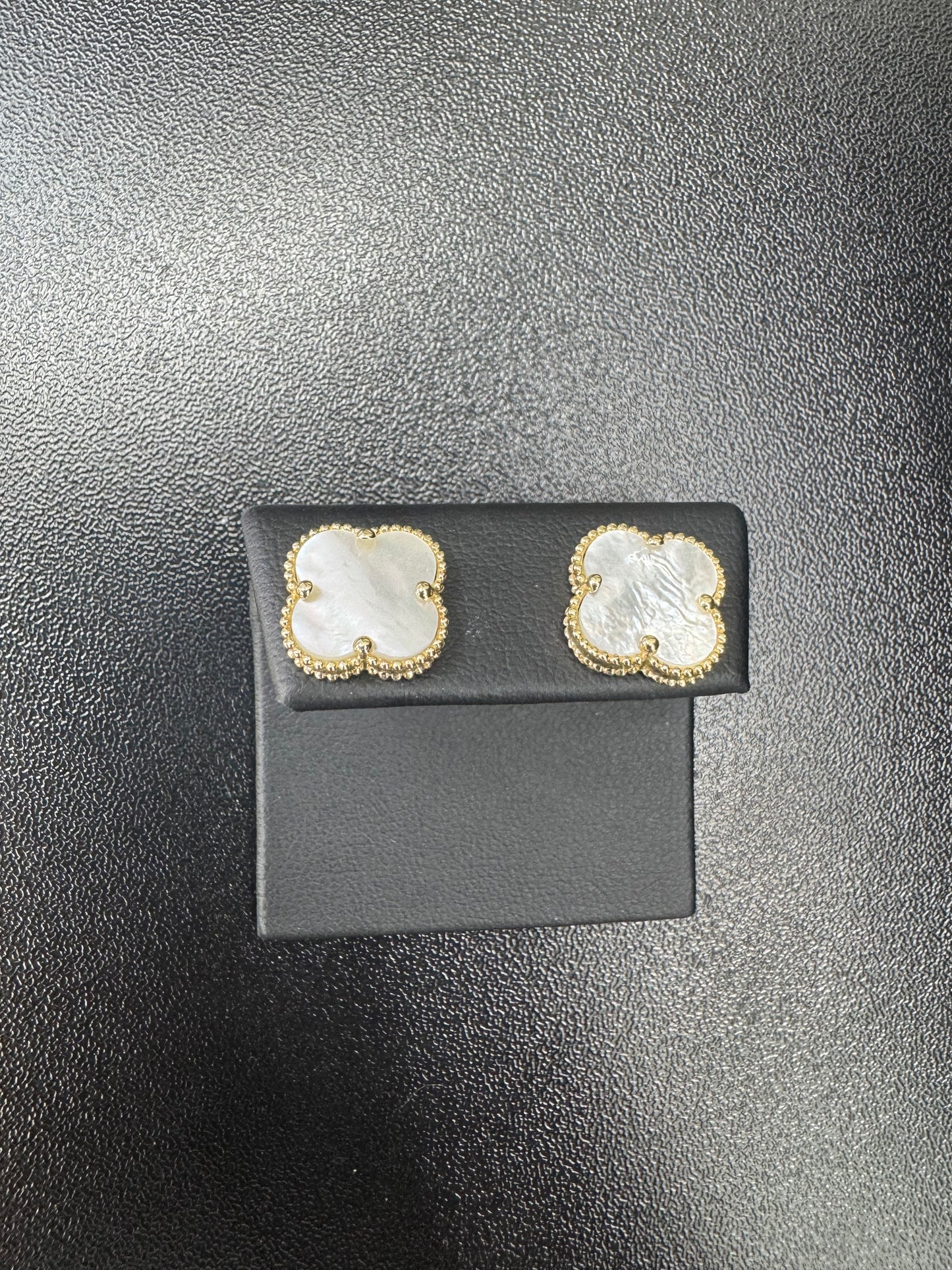 Aretes de clover.