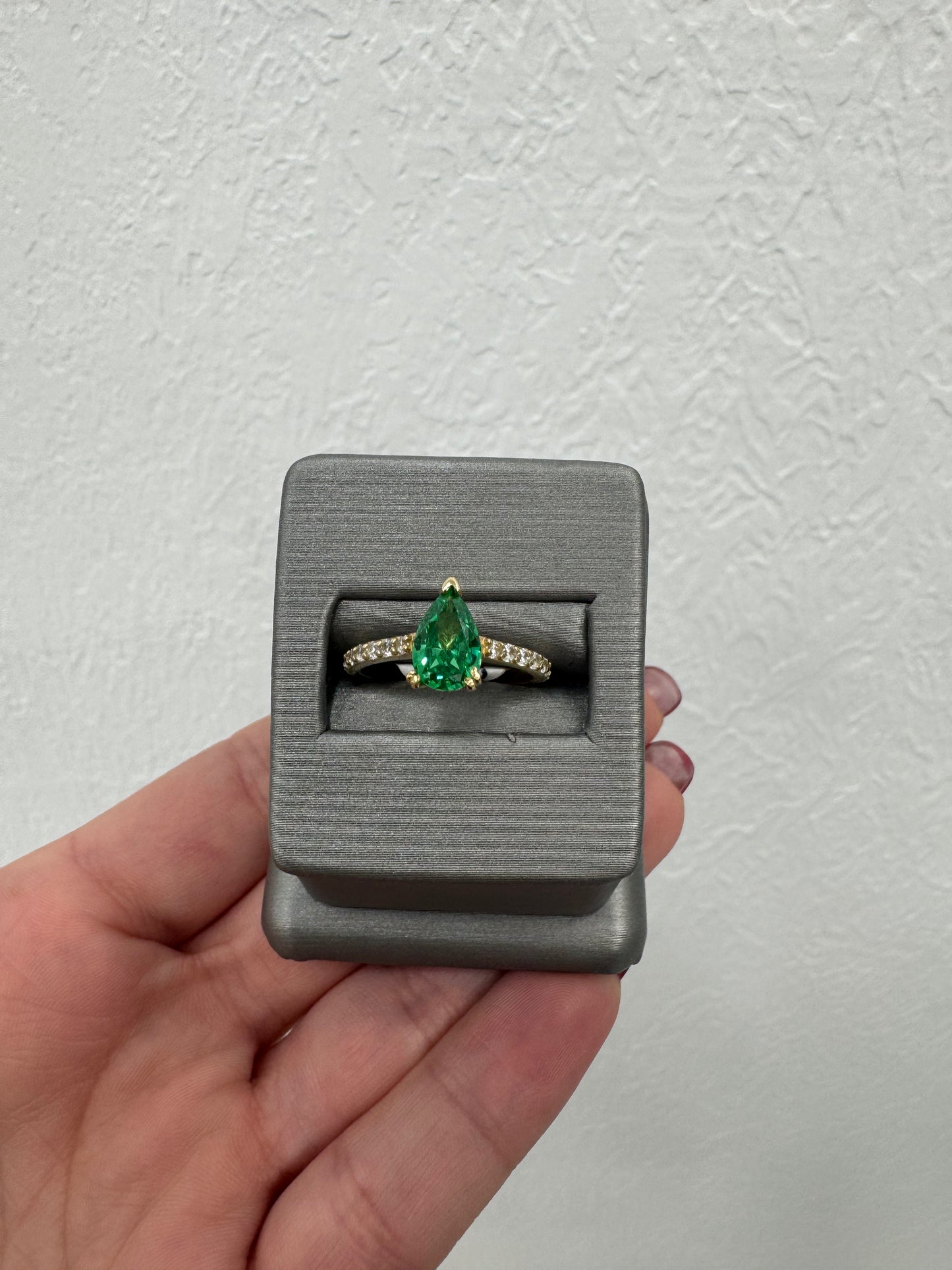 Anillo pera verde