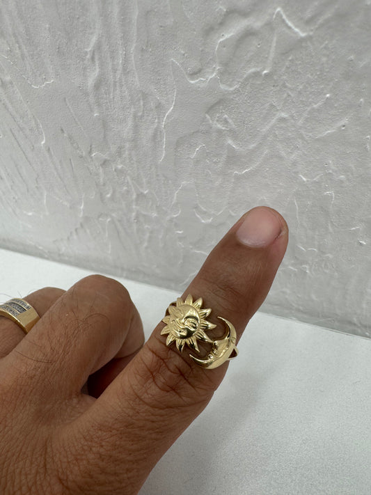 Anillo de sol y luna.