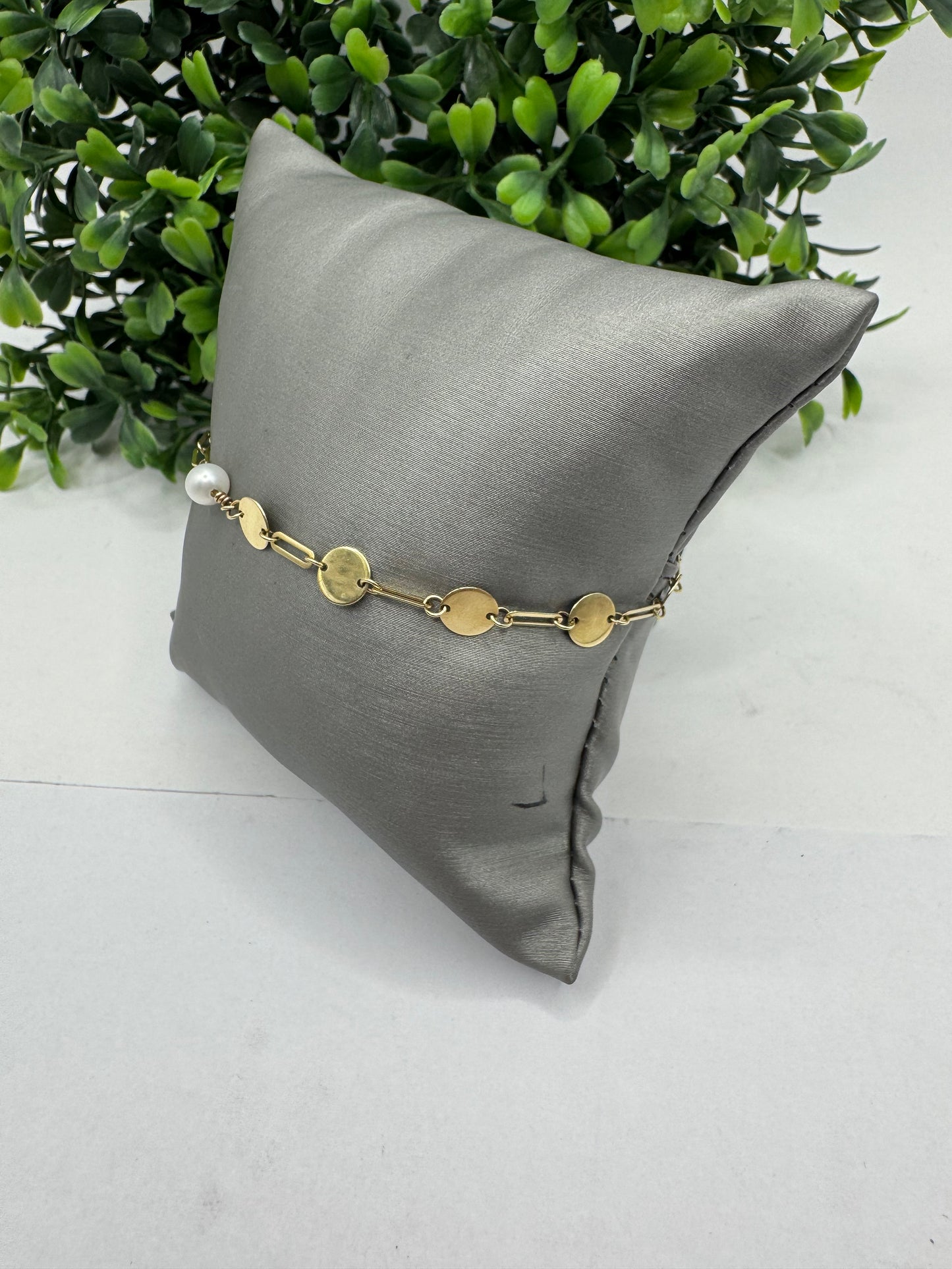 Cadena y pulsera.