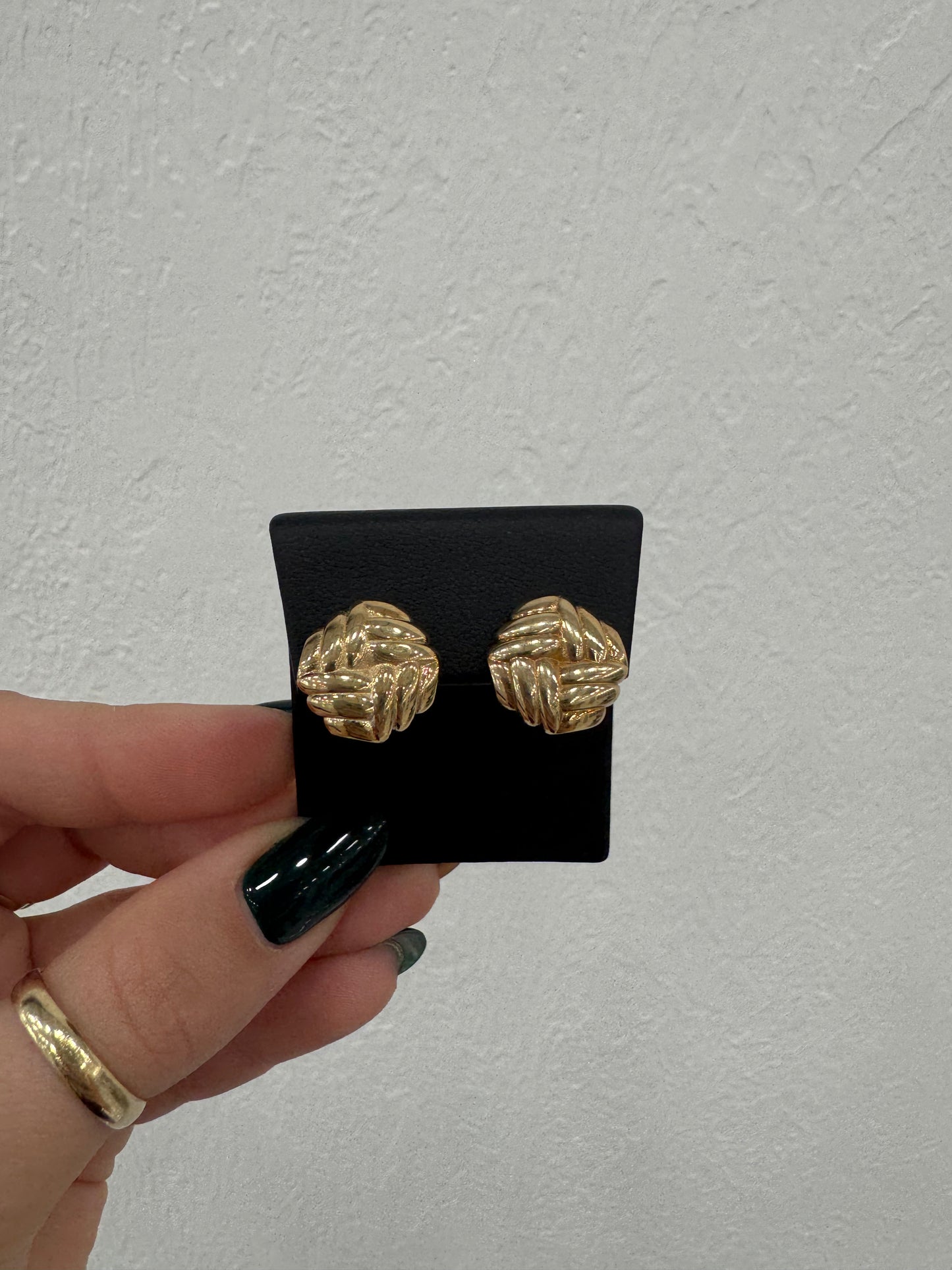 Aretes omega